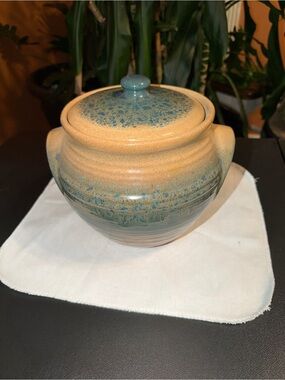 🏺 Vintage Haeger American Pottery Lidded Vessel – Blue & Tan Glaze